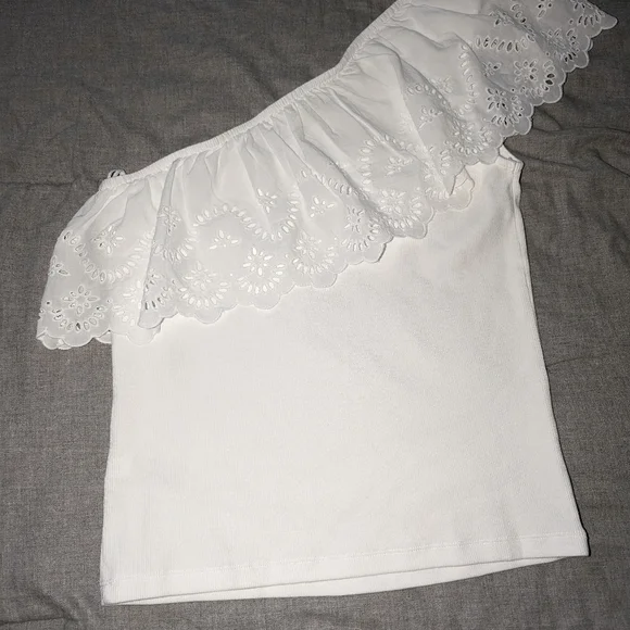 Brand new with tags. Old Navy One shoulder lace trim tank top size large - Picture 4 of 5